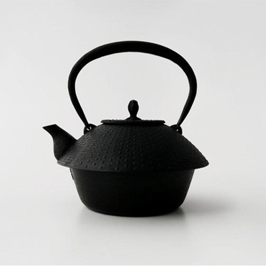 東屋 鉄瓶 南部鉄器 やかん 釜定 あられ 0.9L 白湯 直火 IH対応 ケトル