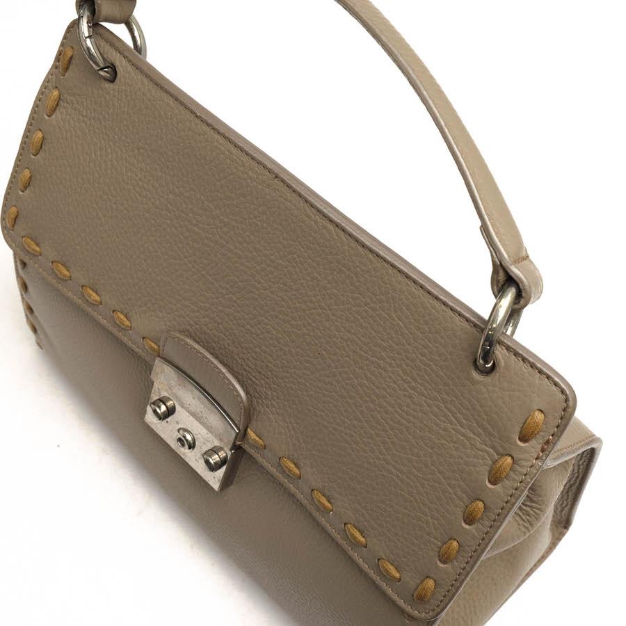 ○バーニーズニューヨーク BARNEYS NEWYORK 牛革 ハンドバッグ フラップ式 2WAY ショルダーバッグ シボ革 シュリンクレザー レディ 中古 BARNEYS NEWYORK（バーニーズニューヨーク） ハンドバッグ 牛革