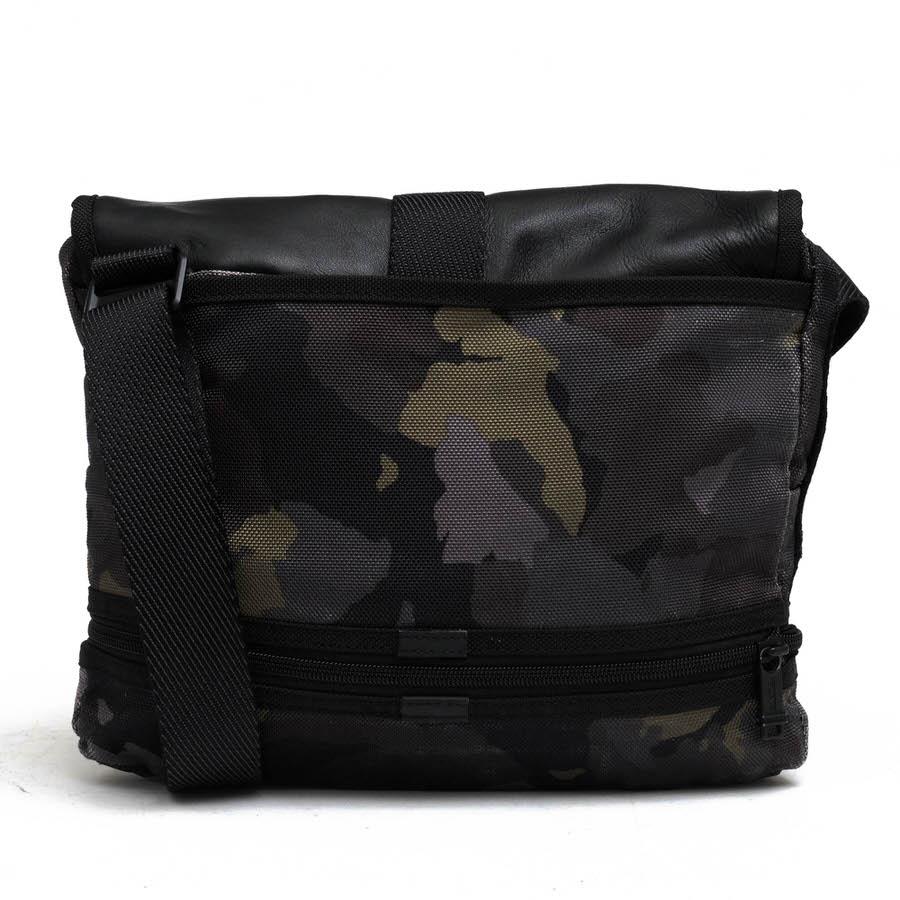 トゥミ TUMI ALPHA BRAVO ショルダーバッグ 黒/カモフラ柄 TUMI（トゥミ） ショルダーバッグ 232371GCM Alpha Bravo Travis