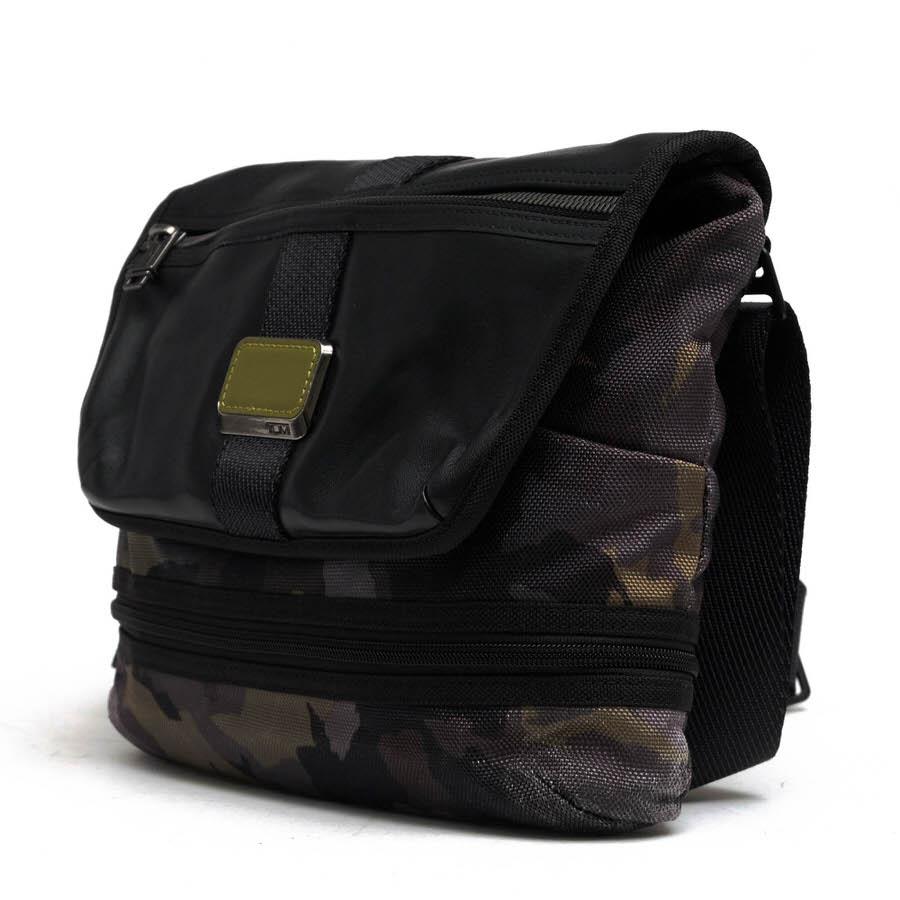トゥミ TUMI ALPHA BRAVO ショルダーバッグ 黒/カモフラ柄 TUMI（トゥミ） ショルダーバッグ 232371GCM Alpha Bravo Travis