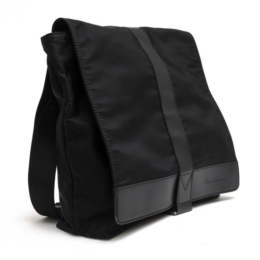 『匿名配送』Salvatore Ferragamo フェラガモ　ショルダーバッグ 楽天市場】FERRAGAMO フェラガモ ショルダーバッグ ガンチーノ