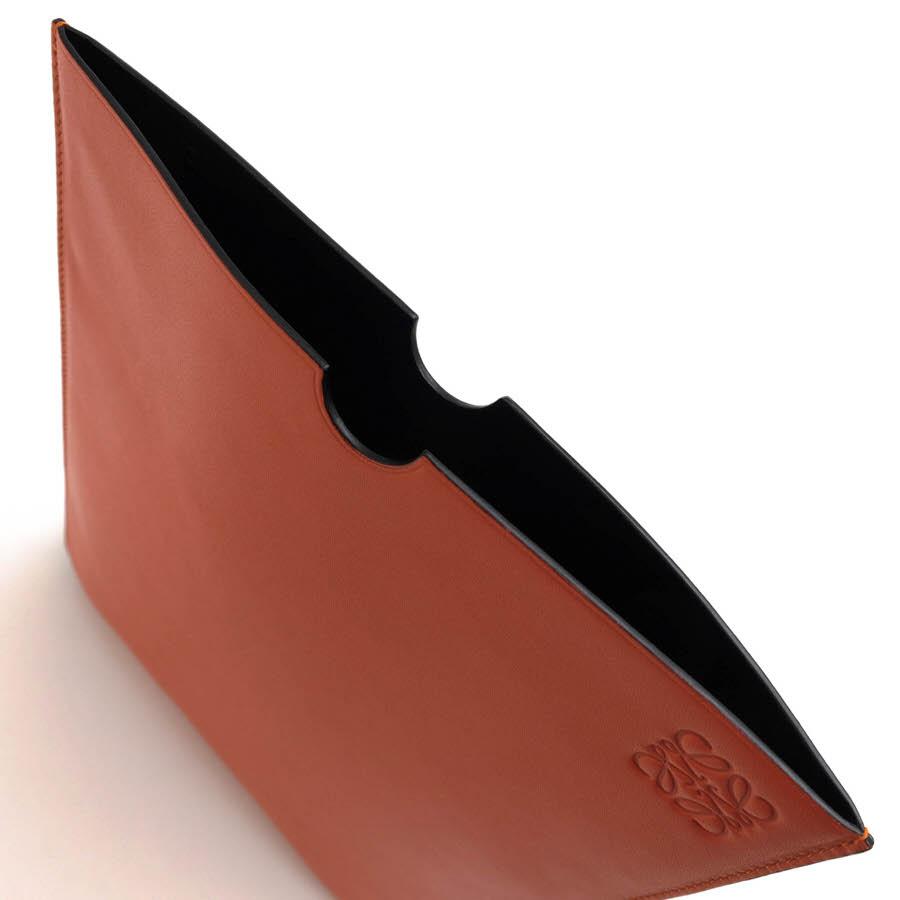 本日限定価格　人気ブランド　ロエベLOEWEレザーiPad Miniケース LOEWE（ロエベ） その他小物 牛革 カーフ アイパット ミニ iPad mini
