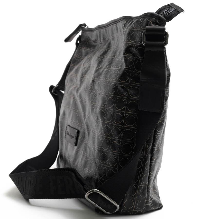 FERRAGAMO（フェラガモ） Salvatore Ferragamo ショルダーバッグ FZ-24