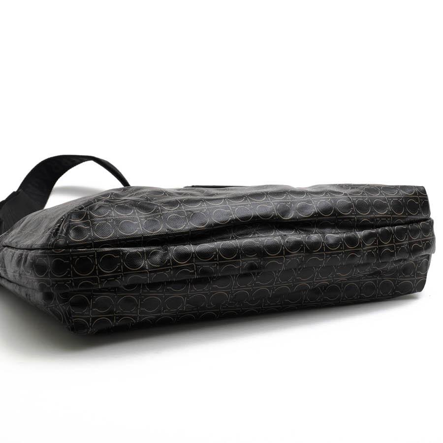 FERRAGAMO Salvatore Ferragamo フェラガモ ショルダーバッグ FZ-24