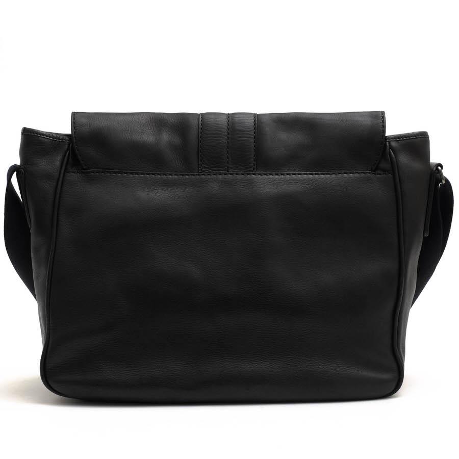 TOD'S（トッズ） ショルダーバッグ 牛革 カーフ フラップ式 シボ革