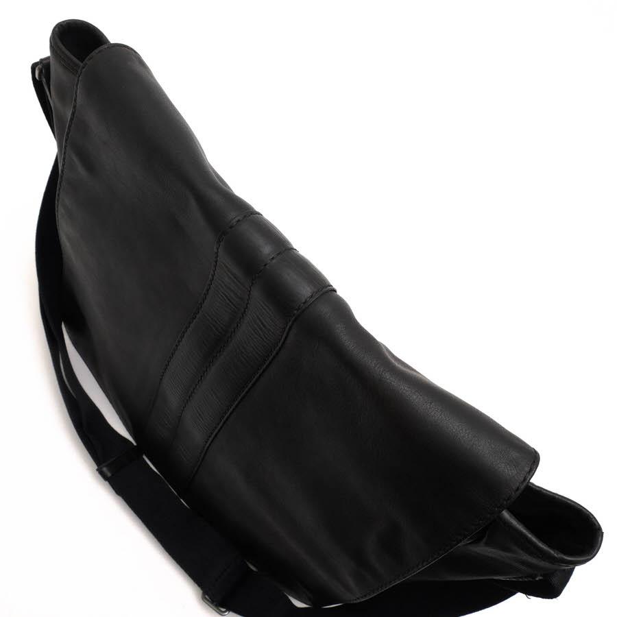 TOD'S 黒 レザーフラップショルダーバッグ TOD'S（トッズ） ショルダーバッグ 牛革 カーフ フラップ式 シボ革