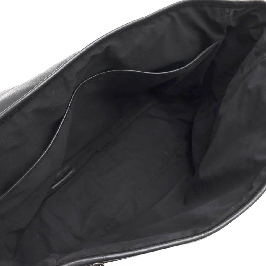 TOD'S（トッズ） ショルダーバッグ 牛革 カーフ フラップ式 シボ革