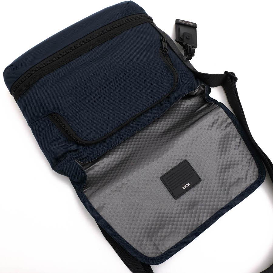 ○トゥミ TUMI FXTバリスティックナイロン ナパレザー 牛革 ショルダーバッグ 232371NVYE Alpha Bravo Travis Crossbody トラヴィ  中古 TUMI（トゥミ） ショルダーバッグ 232371NVYE Alpha Bravo Travis