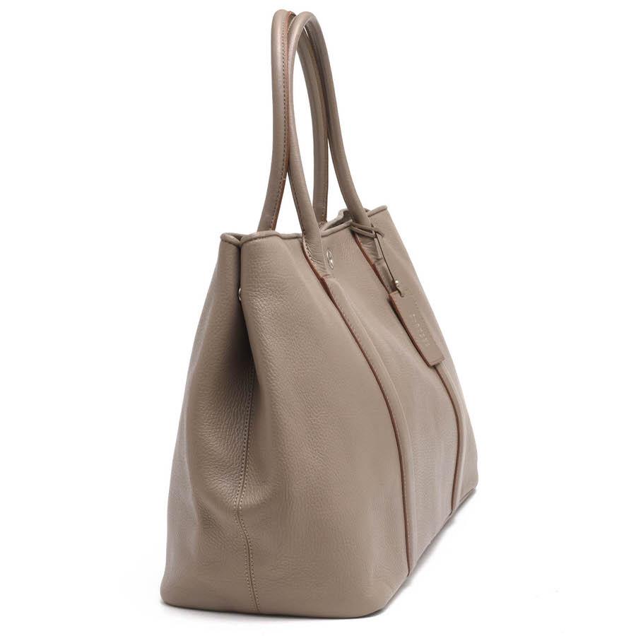 バーニーズニューヨーク トートバッグ シボ革 A4可　ユニセックス バーニーズニューヨーク トートバッグ シボ革 A4可 ユニセックス