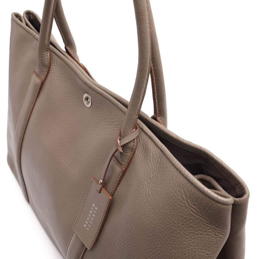 バーニーズニューヨーク トートバッグ シボ革 グレー ロゴチャーム A4可 j様バーニーズニューヨーク トートバッグ シボ革 灰色 ロゴチャーム A4可