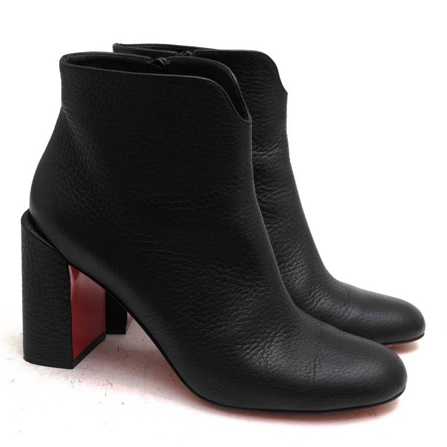 Christian Louboutin クリスチャン ルブタン ショートブーツ CASTARIKA 