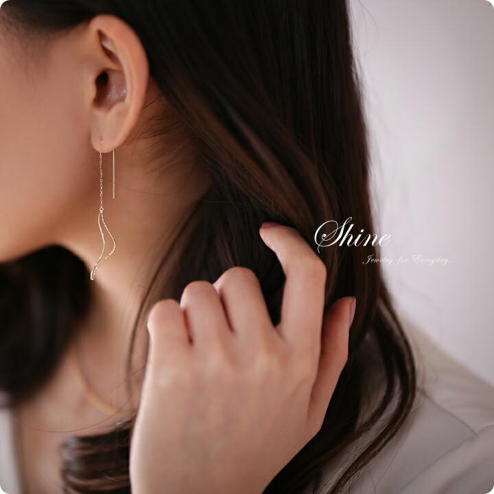 DEVAS 18金 ピアス k18 揺れる アメリカンピアス 18k ツイストデザイン