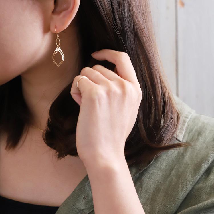 18金 ピアス k18 18金ピアス 18k フックピアス 揺れる 透かし リーフ シンプル k18ピアス レディース ピアス18金の画像