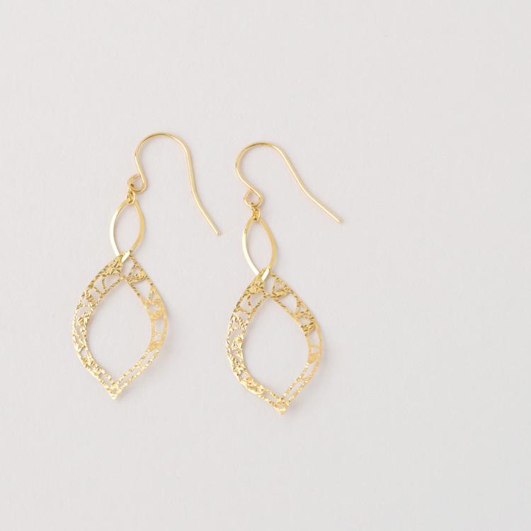 18金 ピアス k18 18金ピアス 18k フックピアス 揺れる 透かし リーフ シンプル k18ピアス レディース ピアス18金の画像