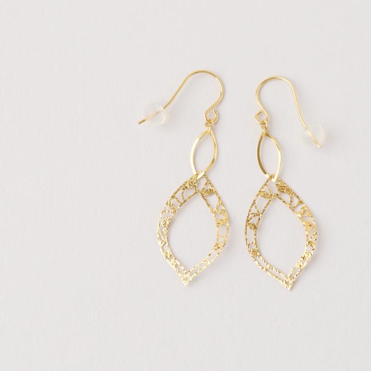 18金 ピアス k18 18金ピアス 18k フックピアス 揺れる 透かし リーフ シンプル k18ピアス レディース ピアス18金の画像