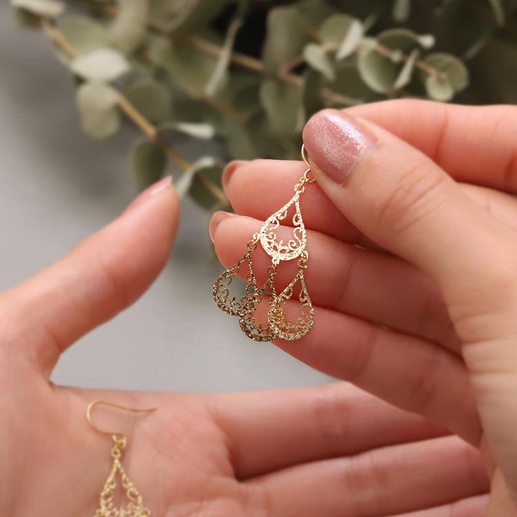 18金 ピアス k18 18金ピアス 18k フックピアス 揺れる 雫 フック 透かし リーフ シンプル k18ピアス レディース | DEVAS | 10