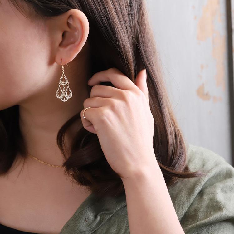18金 ピアス k18 18金ピアス 18k フックピアス 揺れる 雫 フック 透かし リーフ シンプル k18ピアス レディース | DEVAS | 03
