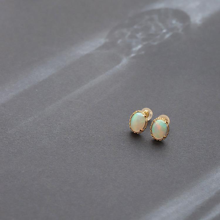 DEVAS 18金 ピアス k18 18金ピアス 18k オパール オーバル シェイプ 