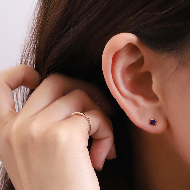 18金 ピアス サファイア スクエアシェイプ 計0.2ct 天然石 一粒 0.1ct
