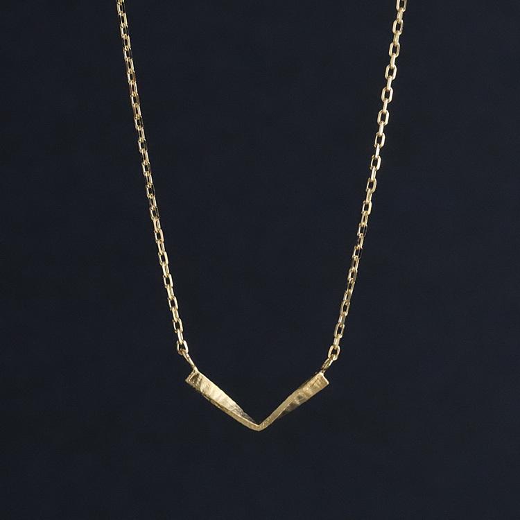 DEVAS 18金ネックレス k18 ネックレス 18金 レディース Vバー ひねり