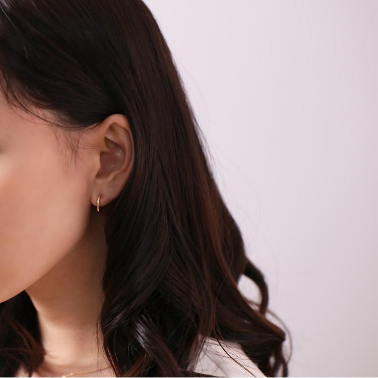 イヤーカフ 18金 イヤカフ k18 18k レディース ノンホール ピアス フラット 角状 18 金 ノンホールピアス シンプル ゴールド 小さめ つけっぱなし 片耳 | DEVAS | 05