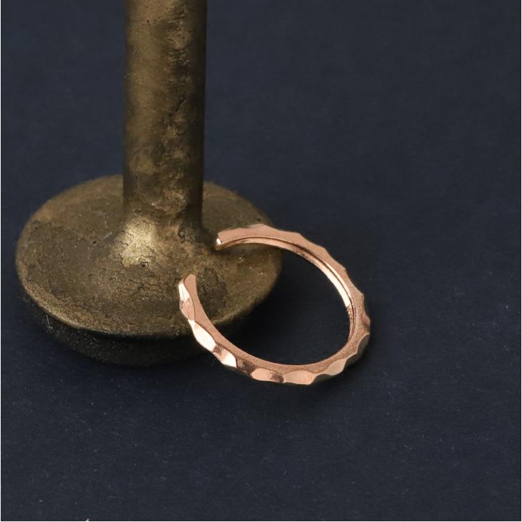 イヤーカフ 18金 イヤカフ k18 18k レディース ピンクゴールド ノンホール ピアス 凸凹 槌目 18 金 ノンホールピアス シンプル 小さめ つけっぱなし 片耳 | DEVAS | 03