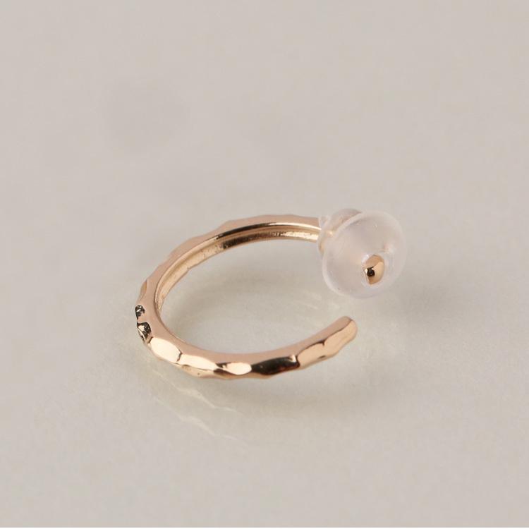 イヤーカフ 18金 イヤカフ k18 18k レディース ピンクゴールド ノンホール ピアス 凸凹 槌目 18 金 ノンホールピアス シンプル 小さめ つけっぱなし 片耳 | DEVAS | 04