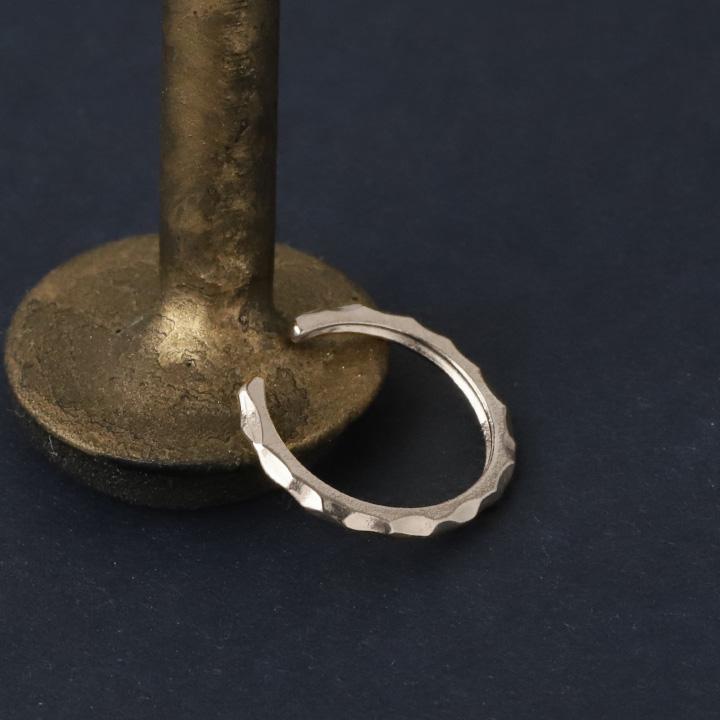 プラチナイヤーカフ プラチナ イヤカフ 凸凹 槌目 レディース ノンホール ピアス Pt950 片耳 ノンホールピアス | DEVAS | 03