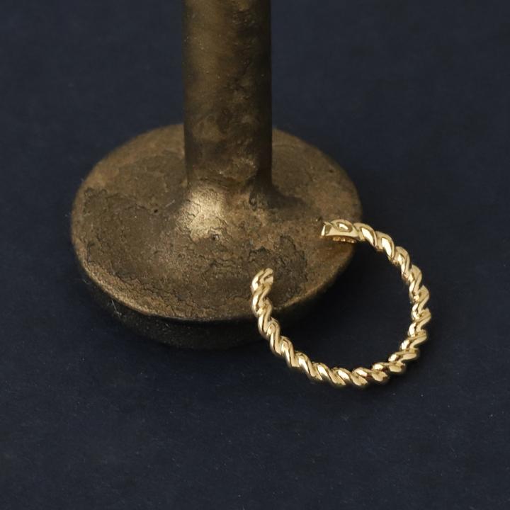 イヤーカフ 18金 イヤカフ k18 18k レディース ノンホール ピアス ツイスト ひねり 18 金 ノンホールピアス シンプル ゴールド 小さめ つけっぱなし 片耳 | DEVAS | 05