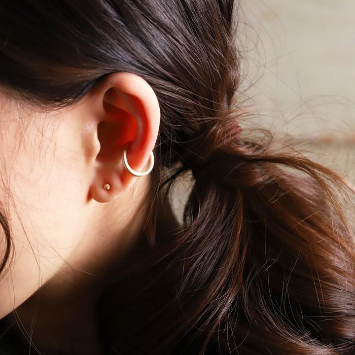 【土日限定2000円OFFクーポン有】 イヤーカフ 18金 イヤカフ k18 18k レディース ノンホール ピアス シルク マット ノンホールピアス 指輪 リング 片耳 | DEVAS | 04