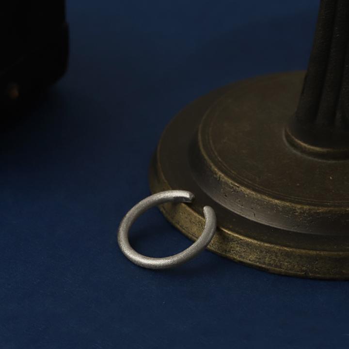 プラチナイヤーカフ プラチナ イヤカフ  シルク マット レディース ノンホール ピアス Pt950 片耳 ノンホールピアス | DEVAS | 01