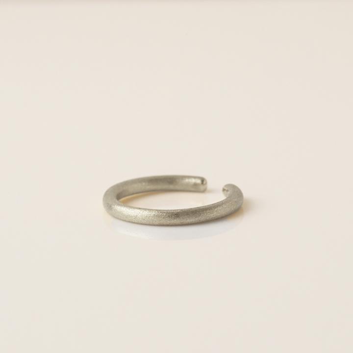 プラチナイヤーカフ プラチナ イヤカフ  シルク マット レディース ノンホール ピアス Pt950 片耳 ノンホールピアス | DEVAS | 05