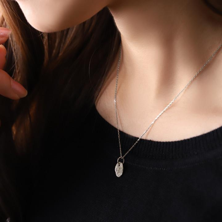 イニシャルネックレス K18 ホワイトゴールド コイン状のデザイン 18k 18金 ジュエリー シンプル レディース Ml N001wh デザイナーズジュエリー Devas 通販 Yahoo ショッピング