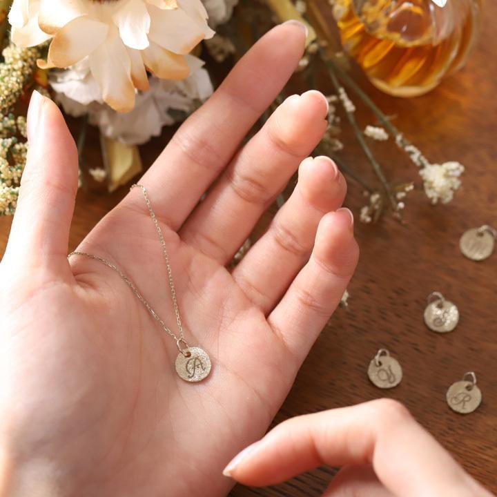 【土日限定3000円OFFクーポン有】 18金ネックレス k18 ネックレス 18金 ホワイトゴールド レディース コイン イニシャル アルファベット 18k 小豆 | DEVAS | 12