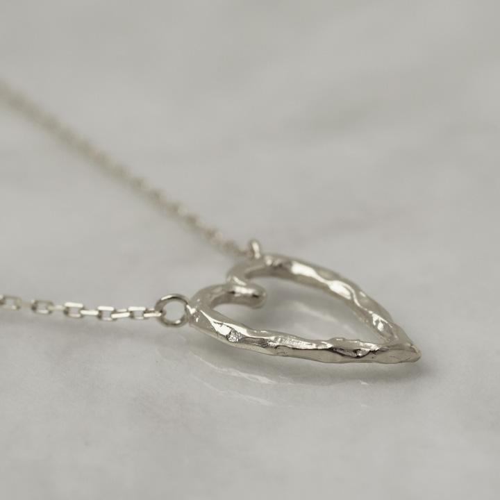 ペンダントトップ プラチナ ネックレス トップ ペンダント レディース Pt950 レディース ハート オープンハート 縦長 ネックレス プラチナペンダント あずき | DEVAS | 03