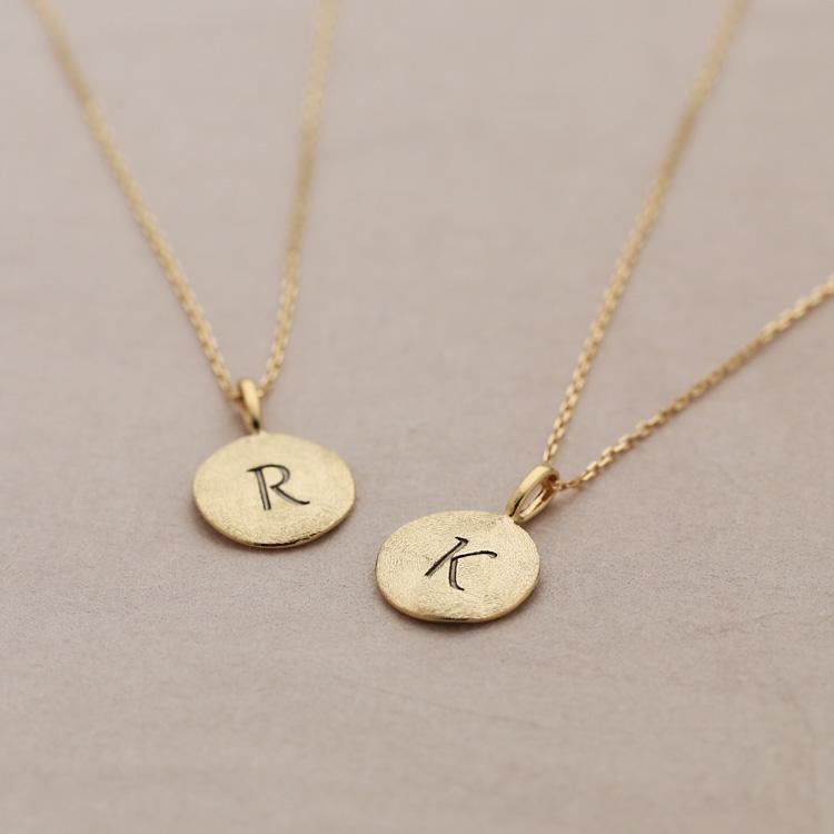 【土日限定3500円OFFクーポン有】 18金ネックレス k18 ネックレス 18金 レディース コイン イニシャル アルファベット 18k あずきチェーン 小豆 60cm | DEVAS | 03