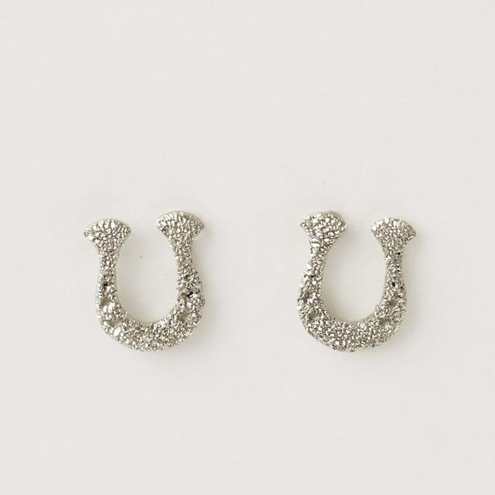 プラチナピアス ピアス プラチナ レディース 馬蹄 ホースシュー ダスト プラチナ950 ピアスプラチナ PT シンプル おしゃれ 地金 小さめ 小さい  両耳 セット | DEVAS | 03