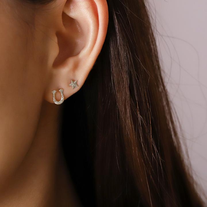 プラチナピアス ピアス プラチナ レディース 馬蹄 ホースシュー ダスト プラチナ950 ピアスプラチナ PT シンプル おしゃれ 地金 小さめ 小さい  両耳 セット | DEVAS | 06