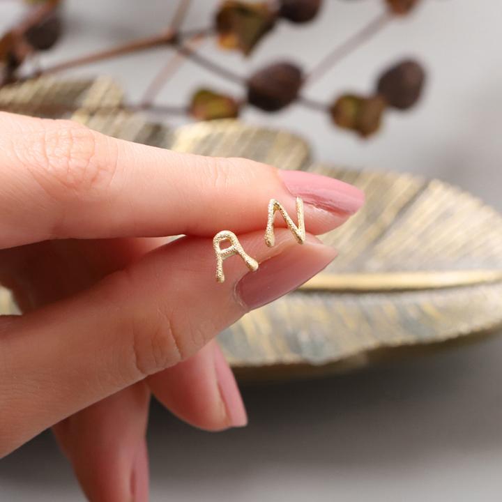 18金 ピアス k18 18金ピアス 18k イニシャル シンプル k18ピアス レディース ピアス18金 ピンクゴールド 地金 ゴールド 18kピアス つけっぱなし 18 金 片耳用 | DEVAS | 10