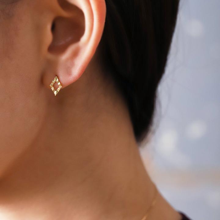 18金 ピアス k18 18金ピアス 18k ひし形 スタッズピアス シンプル k18ピアス レディース ピアス18金 地金 ゴールド 18kピアス 小さめ つけっぱなし 両耳 セット｜devas｜03