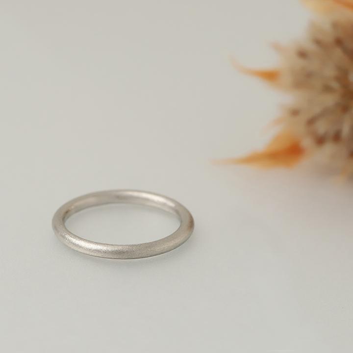 【土日限定4000円OFFクーポン有】  プラチナリング 指輪 プラチナ リング ピンキー ピンキーリング シルク 2mm幅 指輪 レディース プラチナ指輪刻印 | DEVAS | 01