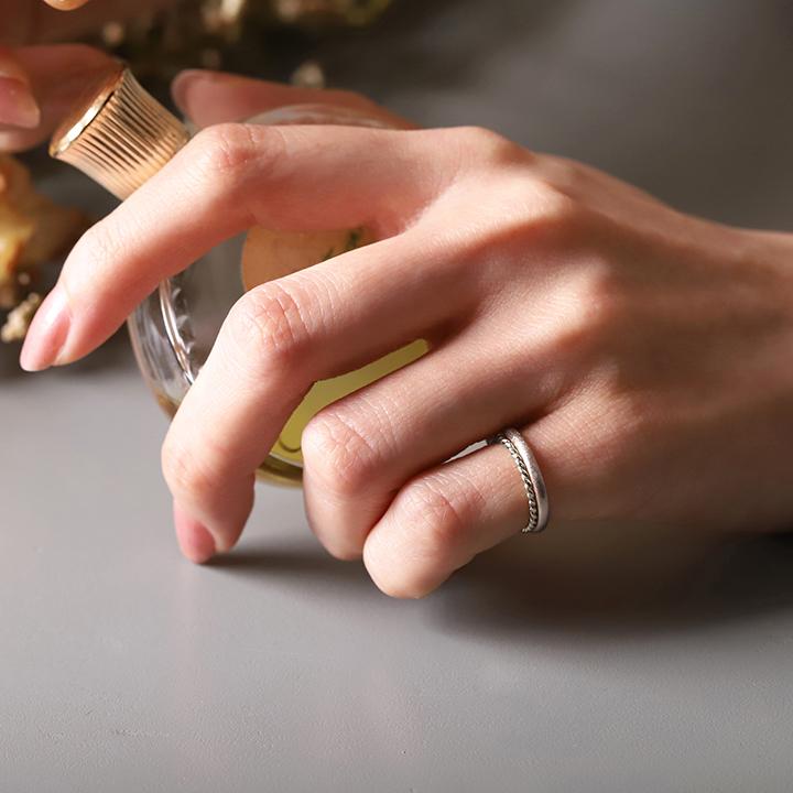 【土日限定4000円OFFクーポン有】  プラチナリング 指輪 プラチナ リング ピンキー ピンキーリング シルク 2mm幅 指輪 レディース プラチナ指輪刻印 | DEVAS | 07