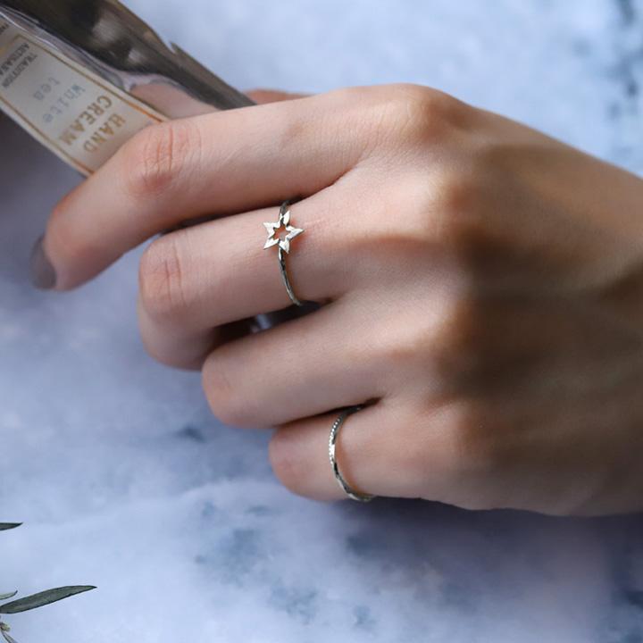 プラチナリング 指輪 プラチナ リング 星 スター オープンスター シルク 凸凹 デザイン pt950 pt 指輪 レディース プラチナ指輪 シンプル 本物 地金 細い | DEVAS | 10