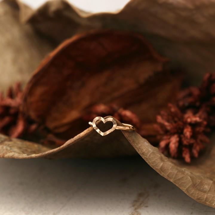 【土日限定2000円OFFクーポン有】 18金 リング k18 ピンキーリング ピンクゴールド 指輪 k18リング ハート 18k レディース 18金指輪 18金リング | DEVAS | 01