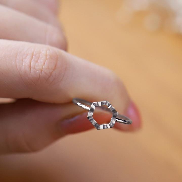 プラチナリング 指輪 プラチナ リング 六角形 ヘキサゴン シルク 凸凹 デザインリング pt950 pt 指輪 レディース プラチナ指輪 シンプル 本物 地金 細い | DEVAS | 11