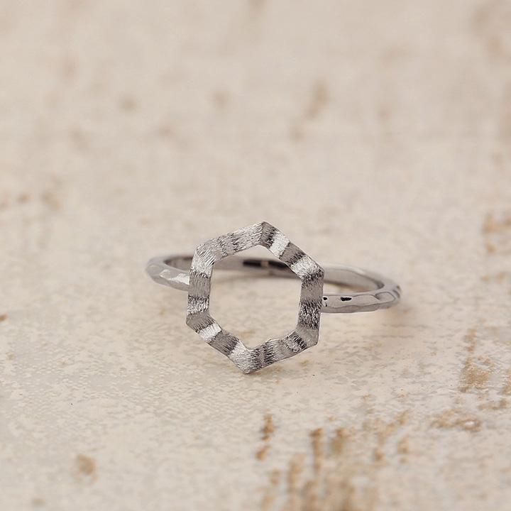 精巧に彫刻されたプラチナリング 楽天市場】昇龍カレッジリング・阿吽・Pt900プラチナ リング 彫