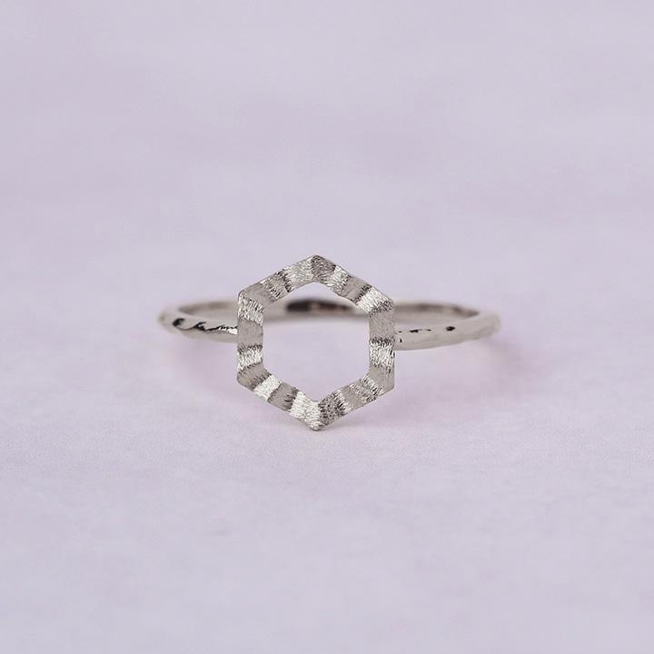 プラチナリング 指輪 プラチナ リング 六角形 ヘキサゴン シルク 凸凹 デザインリング pt950 pt 指輪 レディース プラチナ指輪 シンプル 本物 地金 細い | DEVAS | 03