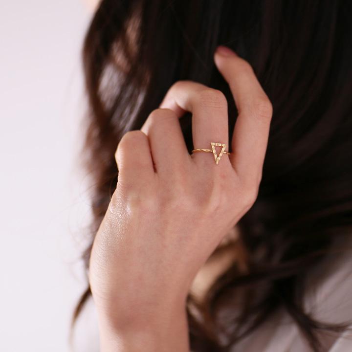 【土日限定2000円OFFクーポン有】 18金 リング k18 ピンキーリング k18リング トライアングル 三角形 18k 指輪 レディース 18金指輪 18金リング | DEVAS | 02