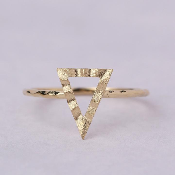 【土日限定2000円OFFクーポン有】 18金 リング k18 ピンキーリング k18リング トライアングル 三角形 18k 指輪 レディース 18金指輪 18金リング | DEVAS | 03