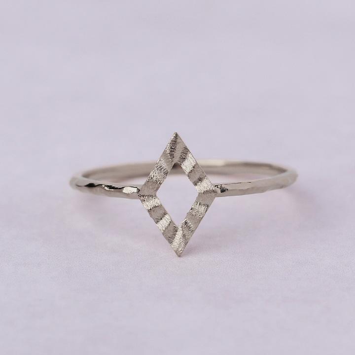 プラチナリング 指輪 プラチナ リング ひし形 ロンバス pt950 pt 指輪 ピンキーリング レディース プラチナ指輪 シンプル 本物 地金 華奢 細い つけっぱなし | DEVAS | 03